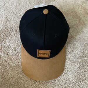 NWT Billabong Two-Tone Stacked Snapback Hat